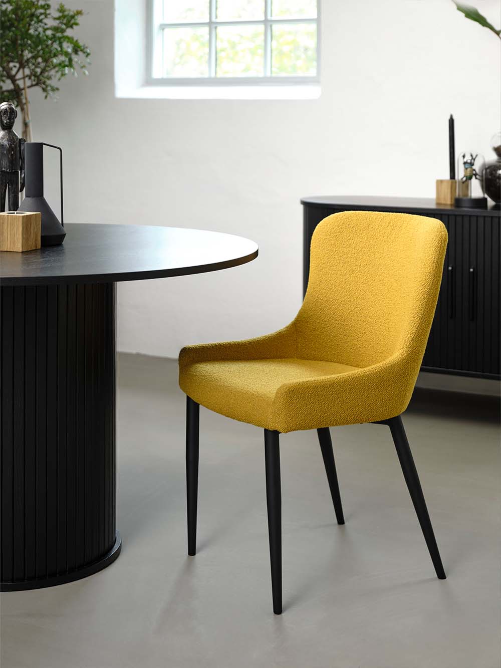 Valgomojo kėdė Nolia, garstyčių geltonas boucle, juodos kojelės6