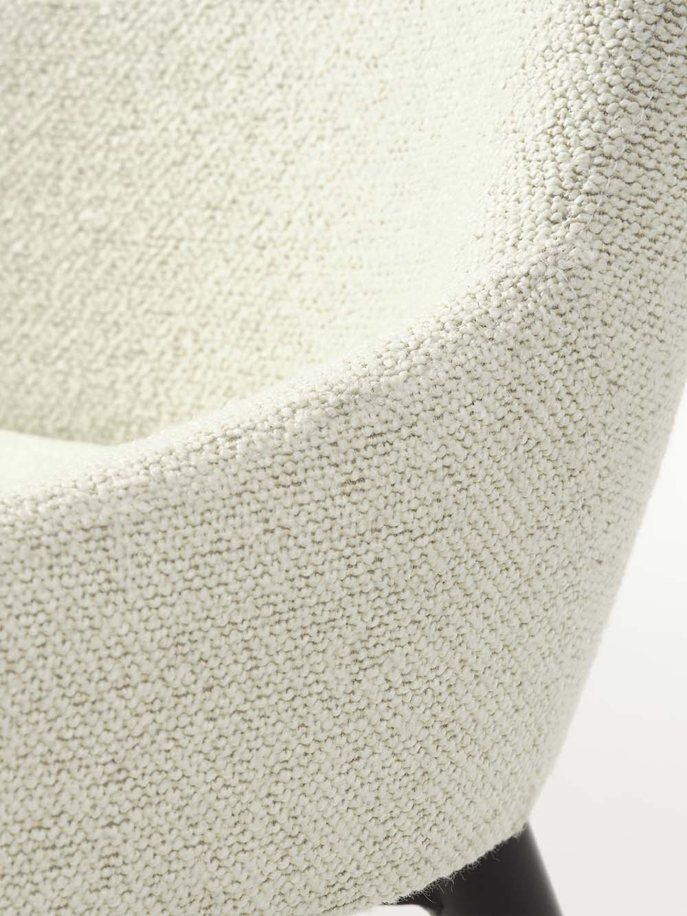 Valgomojo kėdė Nolia, pieno baltumo boucle, juodos kojelės5