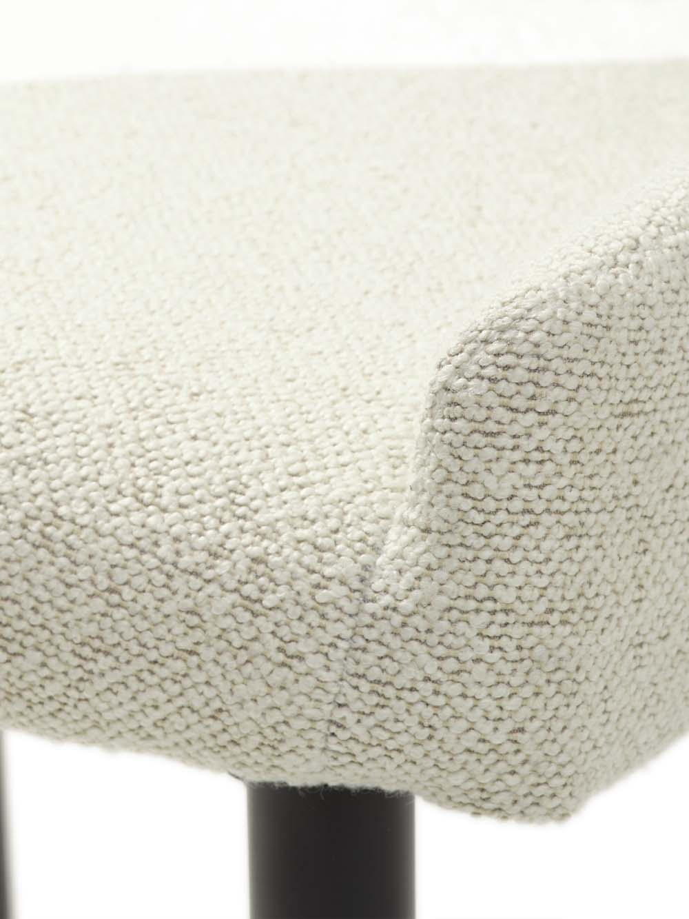 Valgomojo kėdė Nolia, pieno baltumo boucle, juodos kojelės6